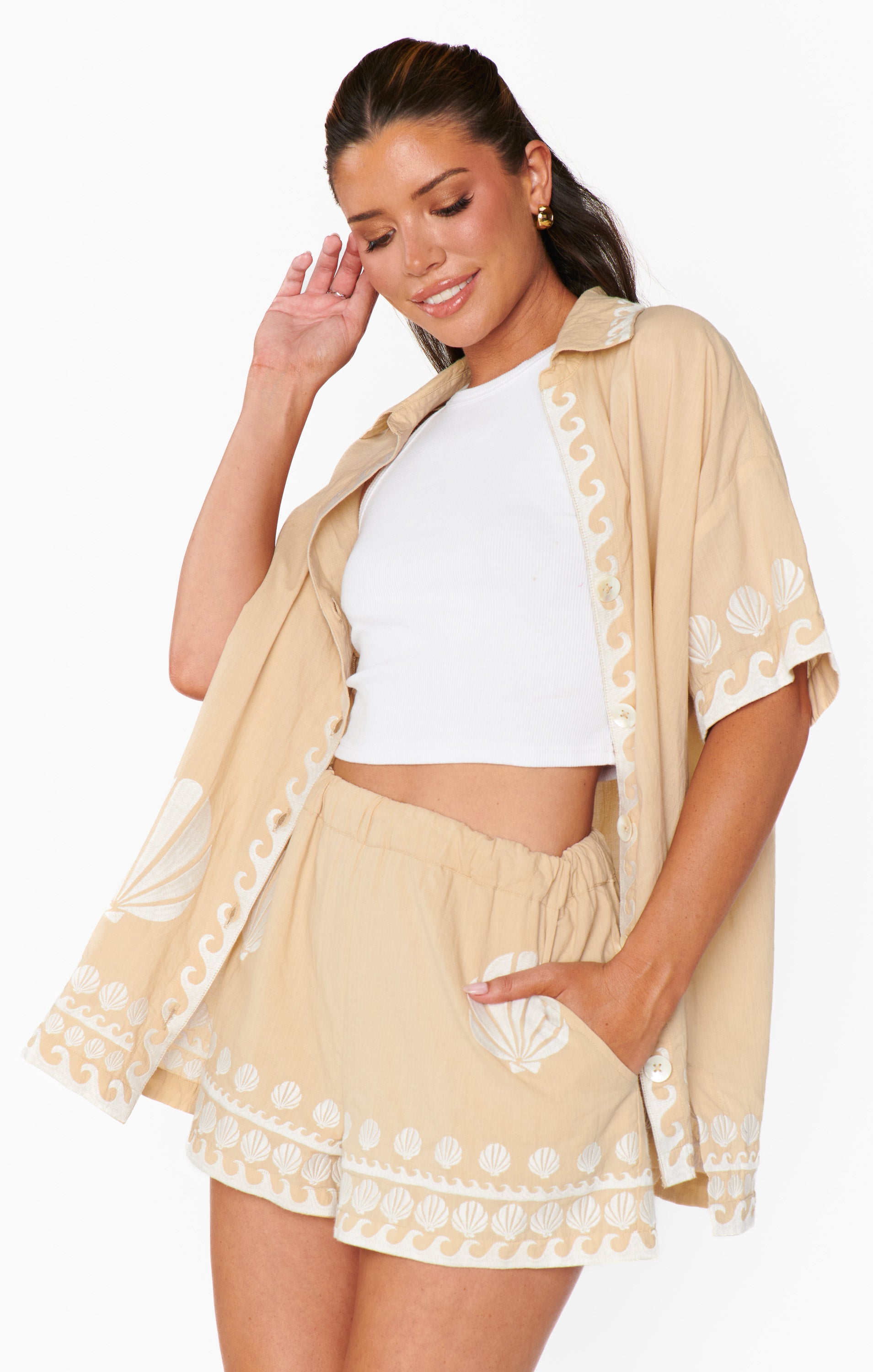 Show Me Your Mumu Hendrix Shorts Latte Capri Shells