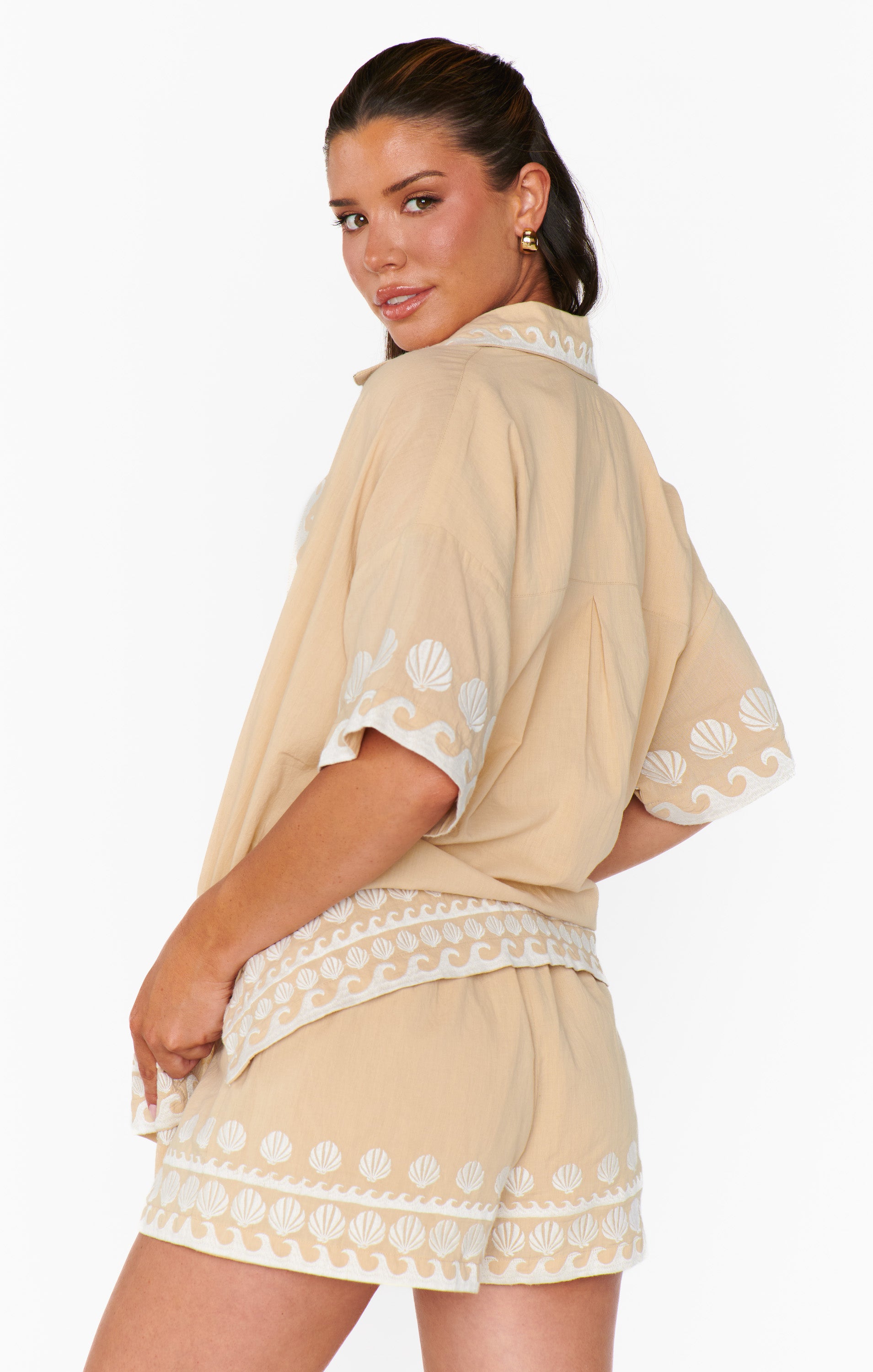 Show Me Your Mumu Hendrix Shorts Latte Capri Shells